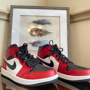 Air Jordan 1 mid Chicago black toe